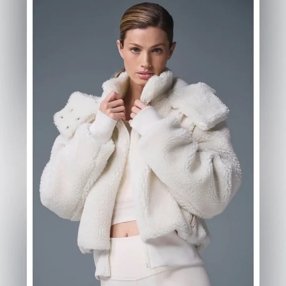 Alo Yoga - Picture 5 of 7